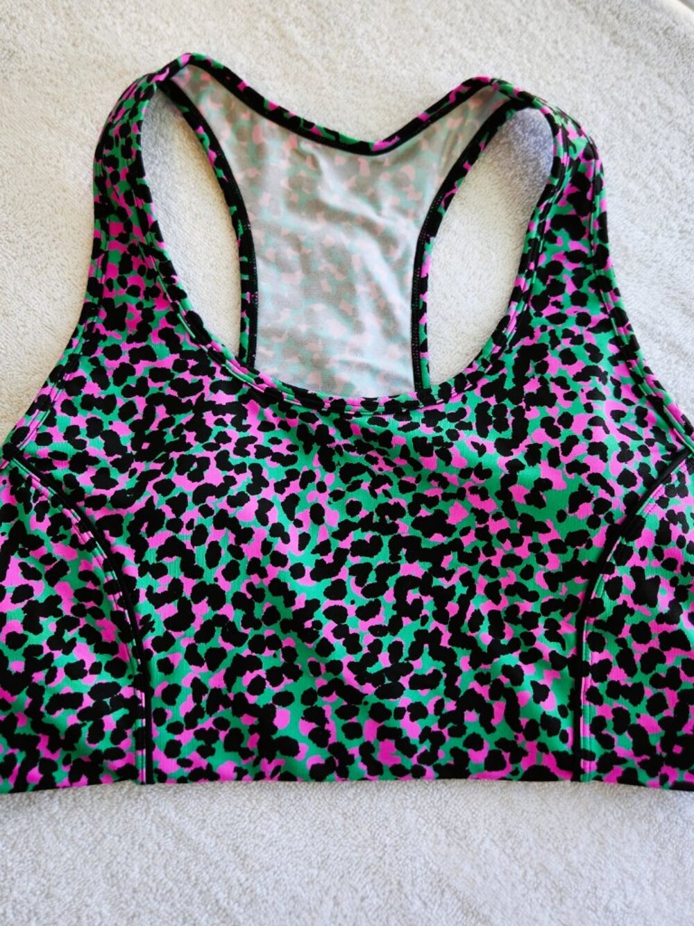 Fabletics On-The-Go Med Impact Bra & Anywhere Motion 365+ High-Waisted Leggings - Picture 4 of 7